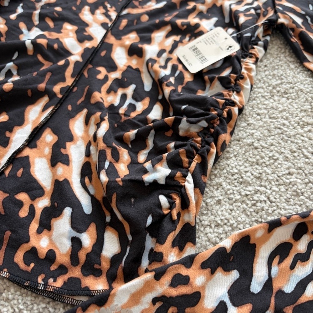 Long Sleeve Animal Print Ruched Top - Brown/Black - Picture 3 of 10